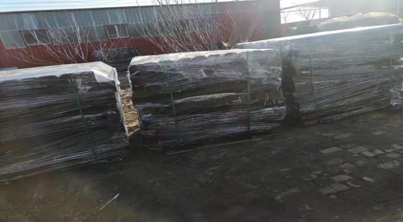 球磨機(jī)設(shè)備用途不同使用的橡膠襯板及介質(zhì)也不同