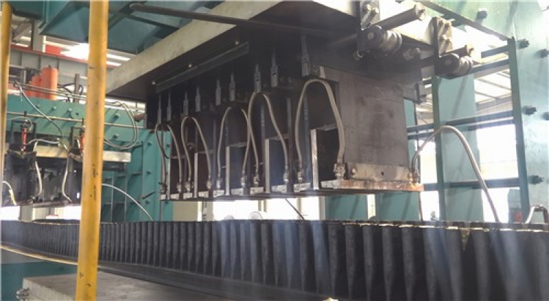 輸送帶在使用中出現(xiàn)邊溝問題如何解決